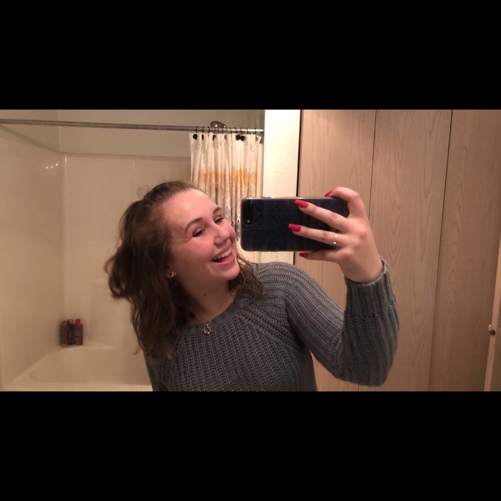 Meet your Posher, Caitlin